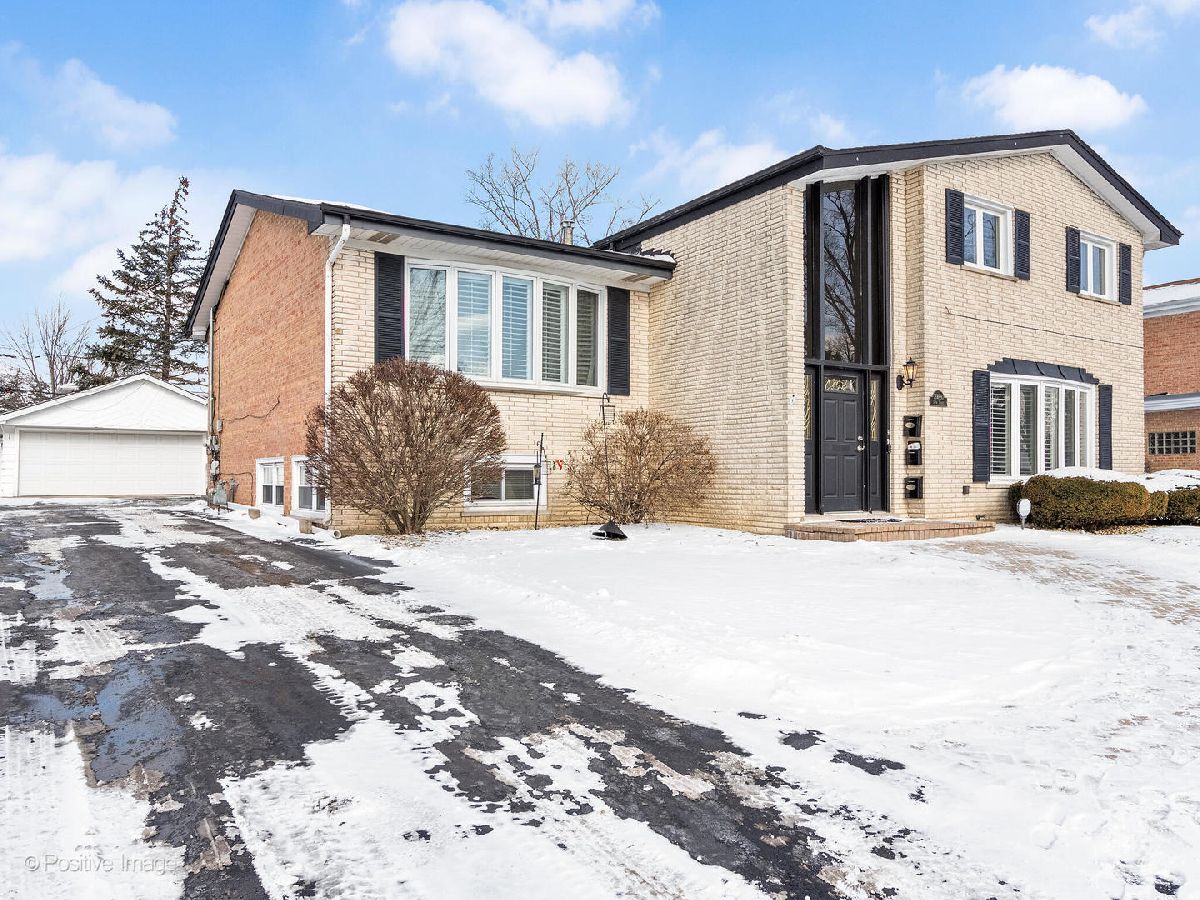  For Sale Clarendon Hills Illinois, 16W680 57th Street