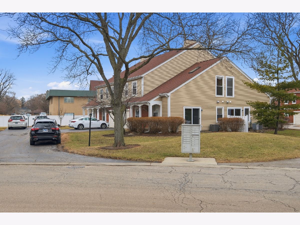 Townhomes & Condos For Sale Stonington Palatine Illinois, 14 Stonington Drive