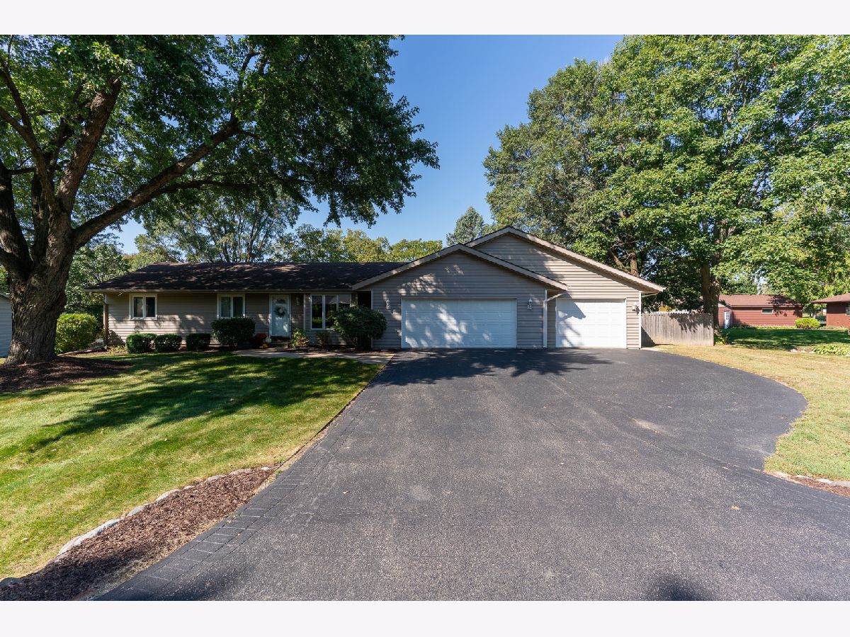 For Sale Byron Illinois, 8628 Byron Hills Drive