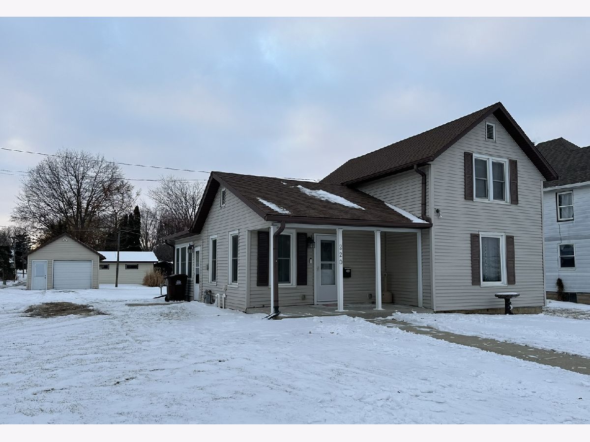 For Sale Stockton Illinois, 220 Simmons Avenue