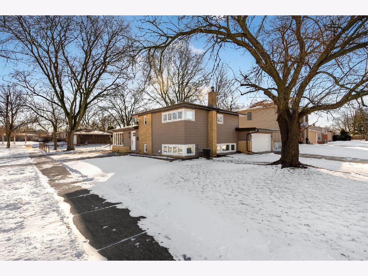 Homes & Townhomes For Sale Brickman Manor Mount Prospect Illinois, 608 Eastman Drive