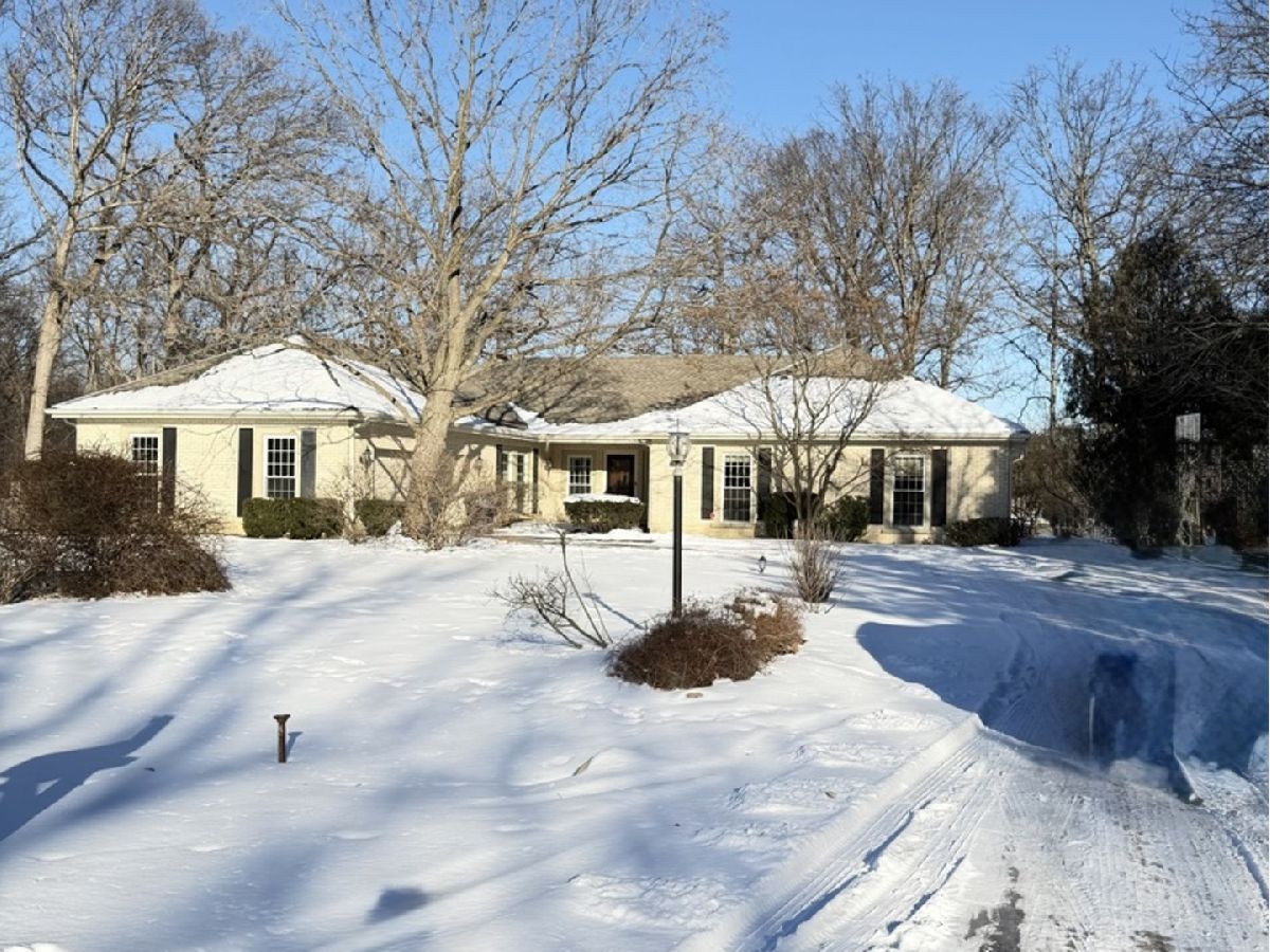  Rented Riverwoods Illinois, 145 Pine Tree