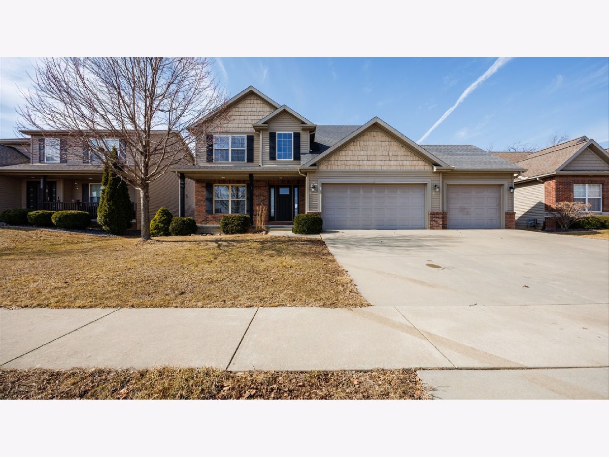 Homes & Condos & Townhomes For Sale Grove On Kickapoo Creek Bloomington Illinois, 1517 Kell Avenue