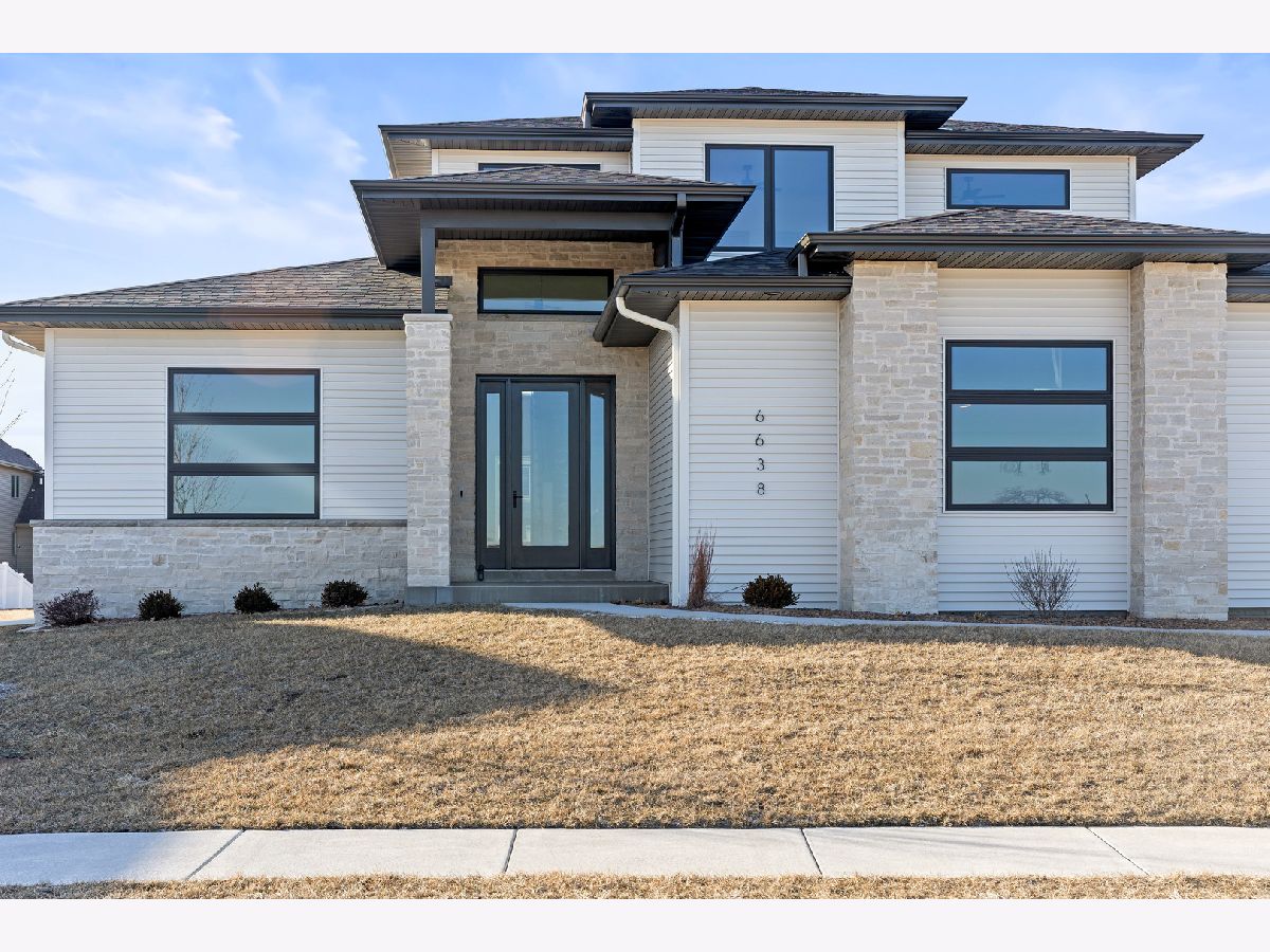 Homes For Sale Forest Green Bettendorf Iowa, 6638 Pelican Street