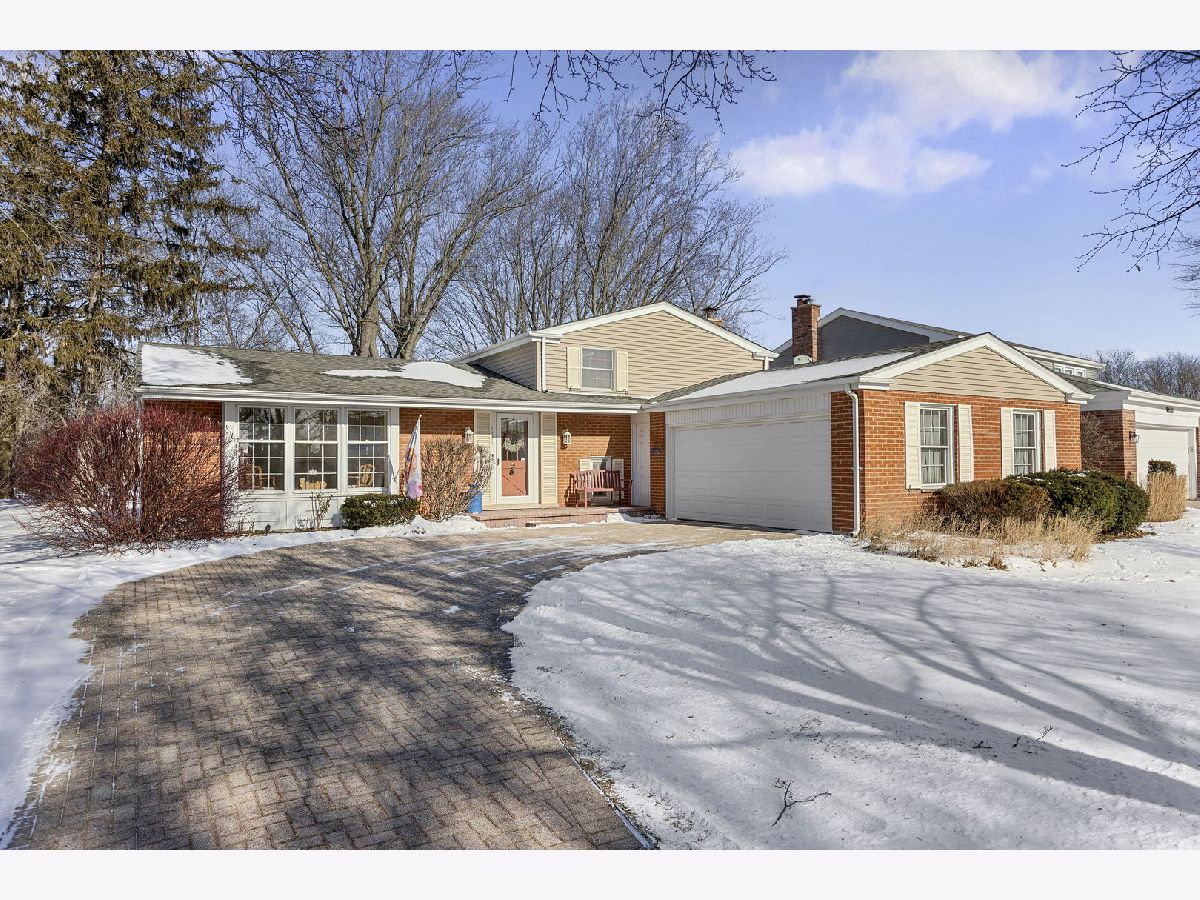 Homes & Condos & Townhomes For Sale Surrey Ridge Arlington Heights Illinois, 1706 Chesterfield Drive