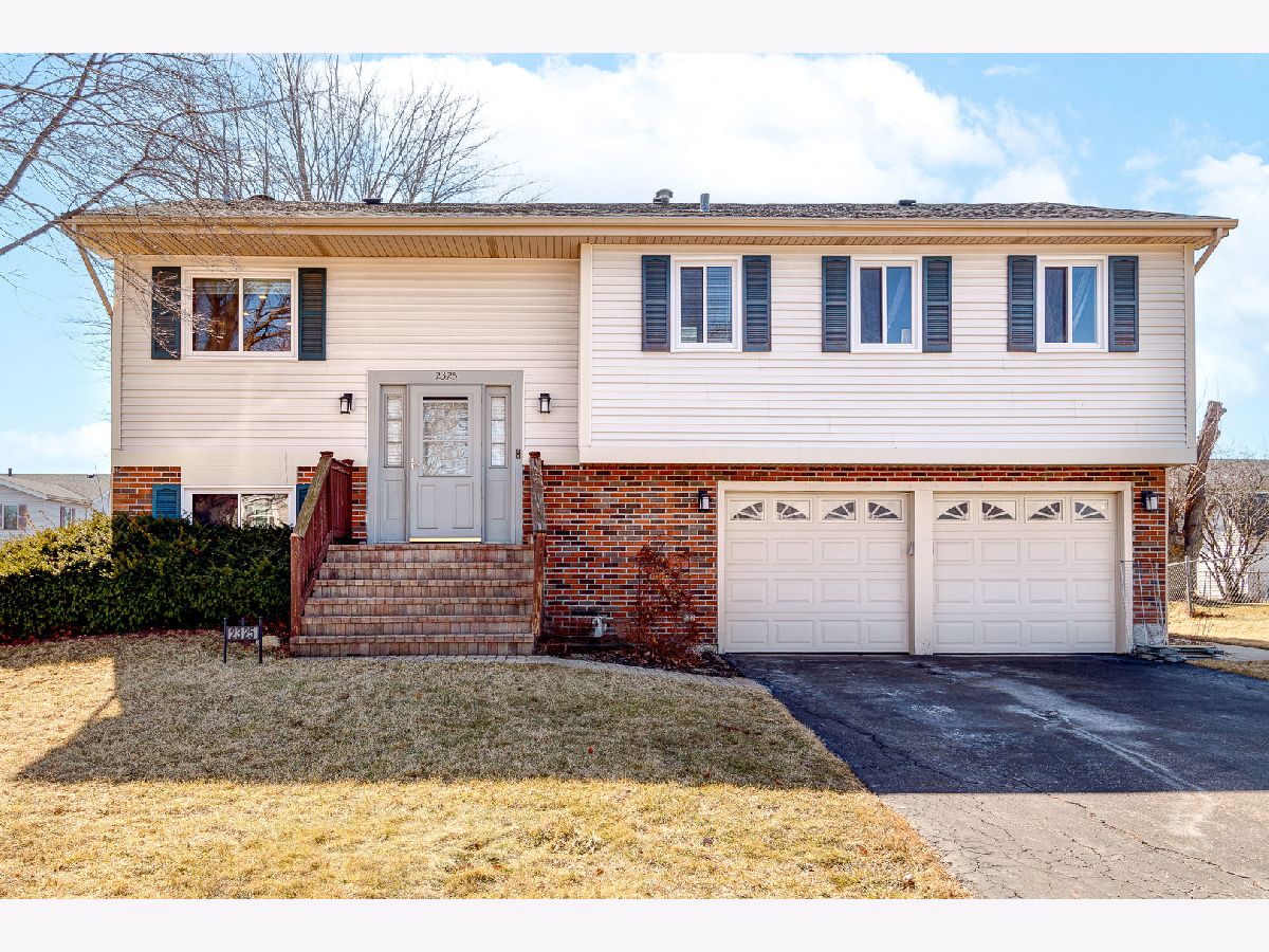 Homes & Condos & Townhomes For Sale Woodlake Trails Hanover Park Illinois, 2325 Bayside Drive