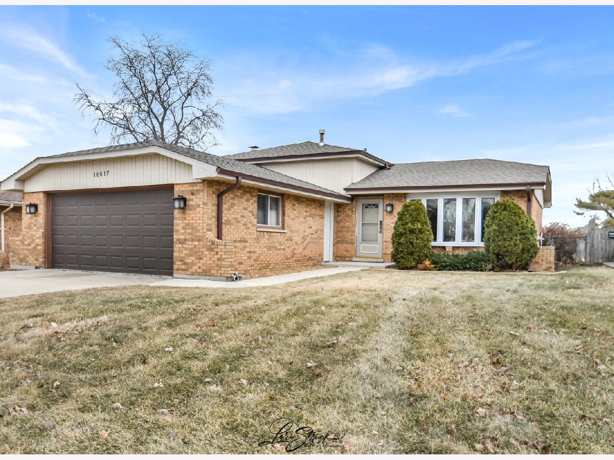  For Sale Orland Hills Illinois, 16617 Leslie Drive