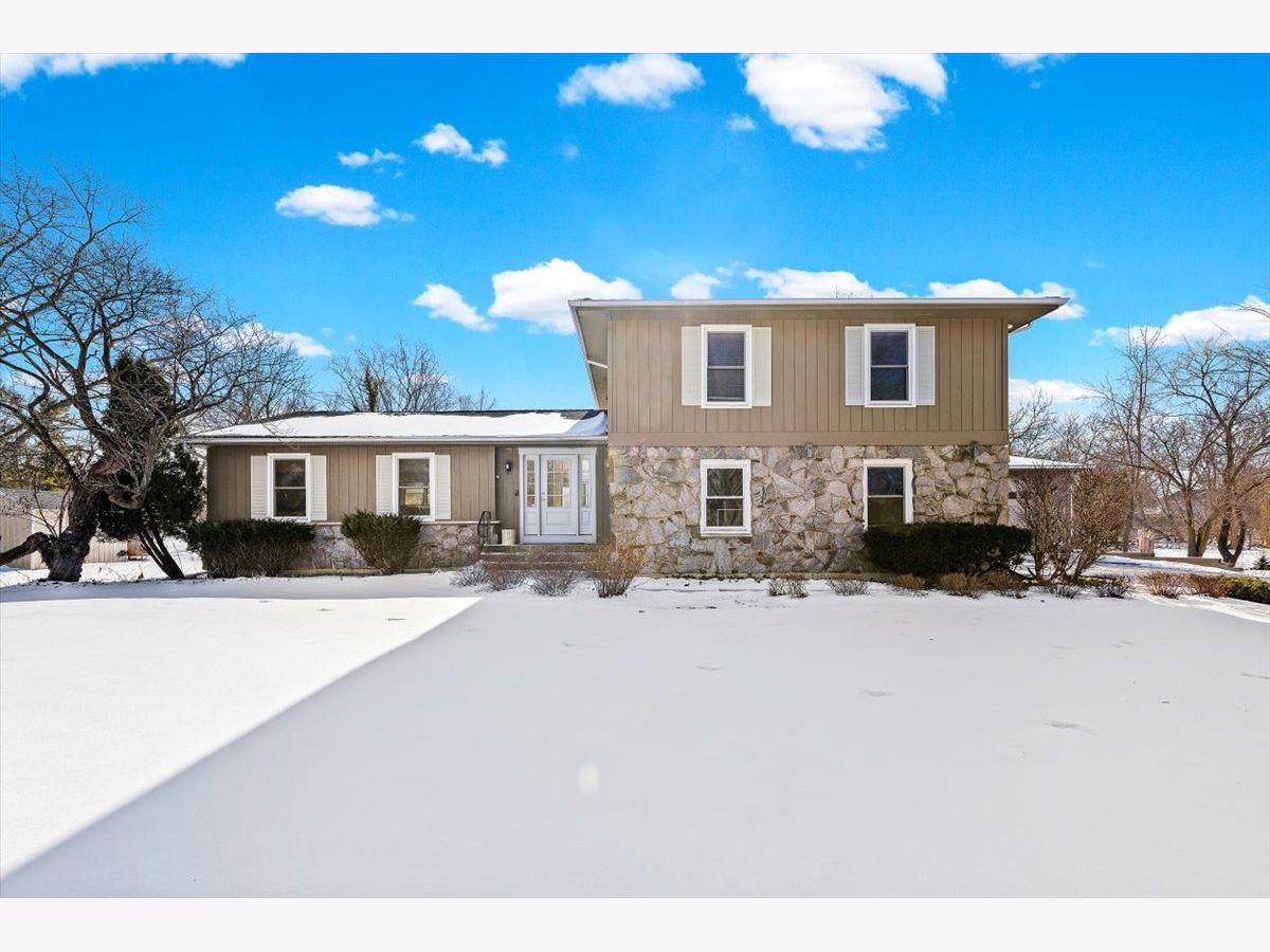 Homes For Sale Fairhaven Barrington Illinois, 21032 Crestview Drive