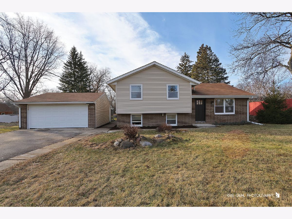  For Sale Gurnee Illinois, 1070 Belle Plaine Avenue
