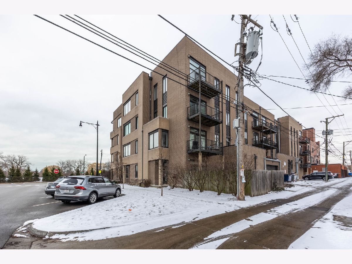  Rented Chicago Illinois, 2409 Catalpa