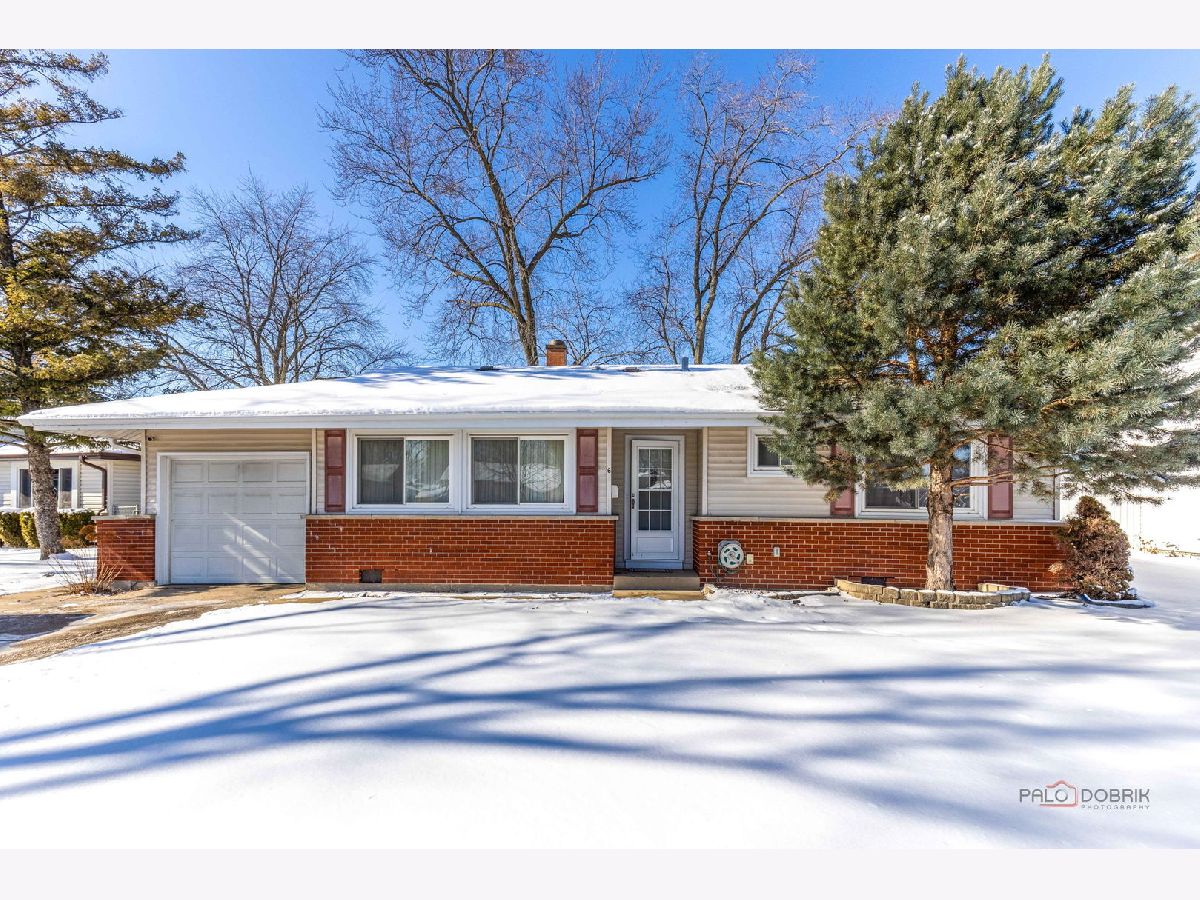  For Sale Elk Grove Village Illinois, 6 Forest Lane