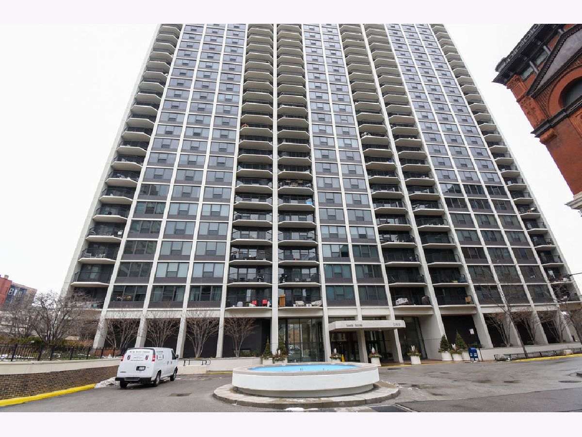 Condos & Townhomes For Sale Sandburg Village Chicago Illinois, 1560 Sandburg Terrace