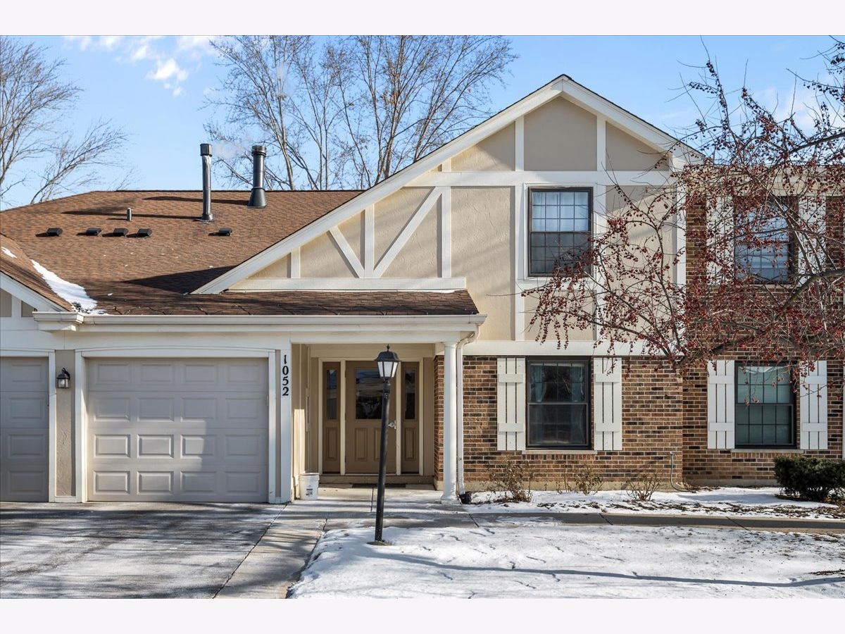  For Sale Wheeling Illinois, 1052 Southbury Lane