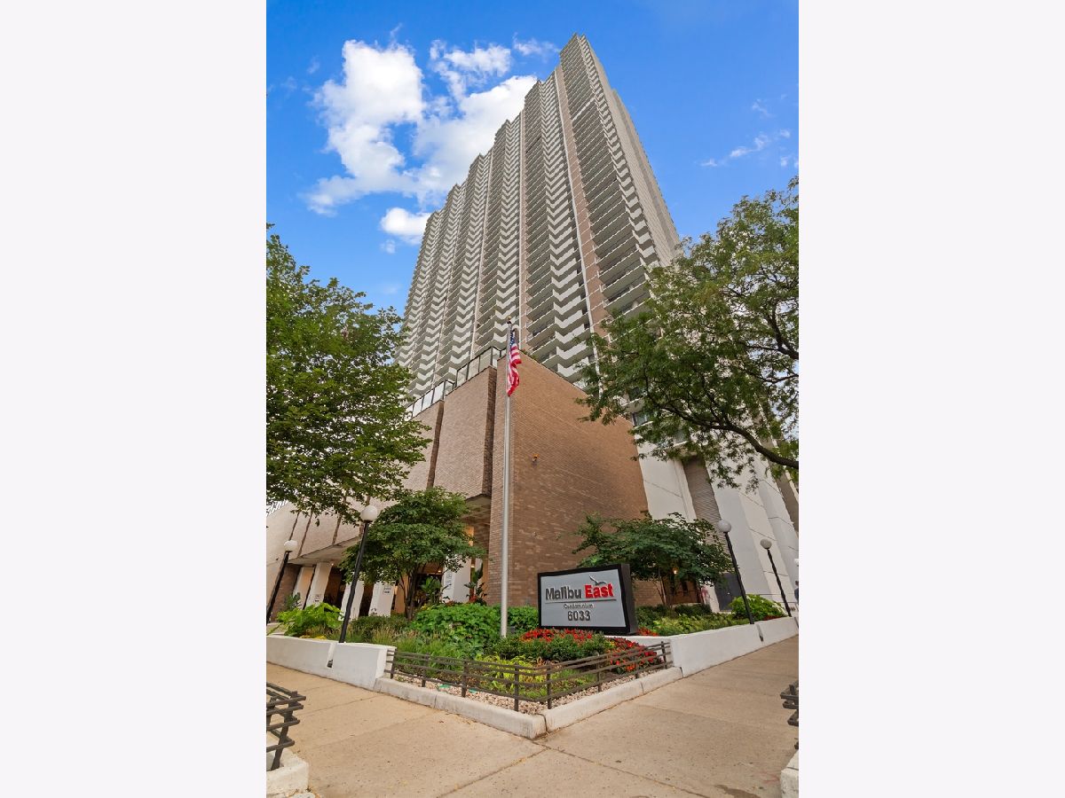  For Sale Chicago Illinois, 6033 Sheridan Road