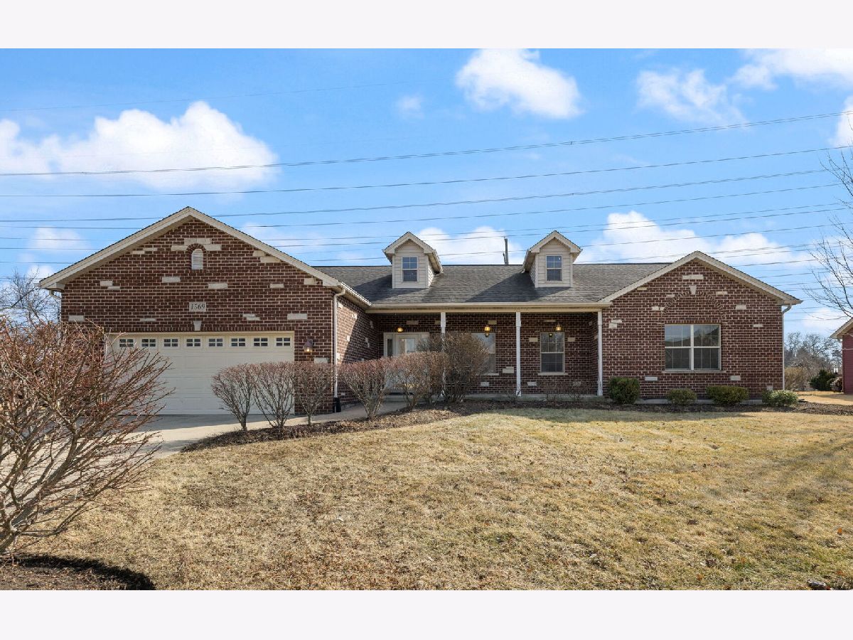 Homes & Condos & Townhomes For Rent Country Squire Aurora Illinois, 1569 Colleen