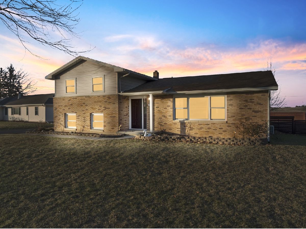  Sold Carlock Illinois, 107 Douglas