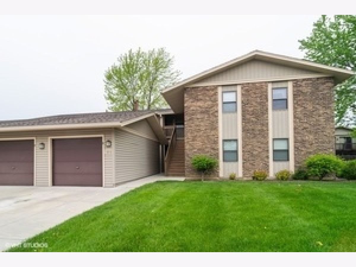 Condos & Townhomes For Sale Sierra Blanca Hanover Park Illinois, 5850 Fresno Court