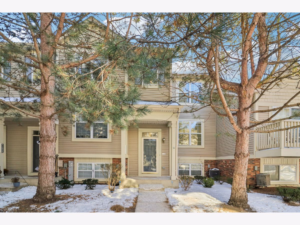 Townhomes & Condos & Homes For Sale The Pines Of Lakemoor Lakemoor Illinois, 31647 Tallgrass Court