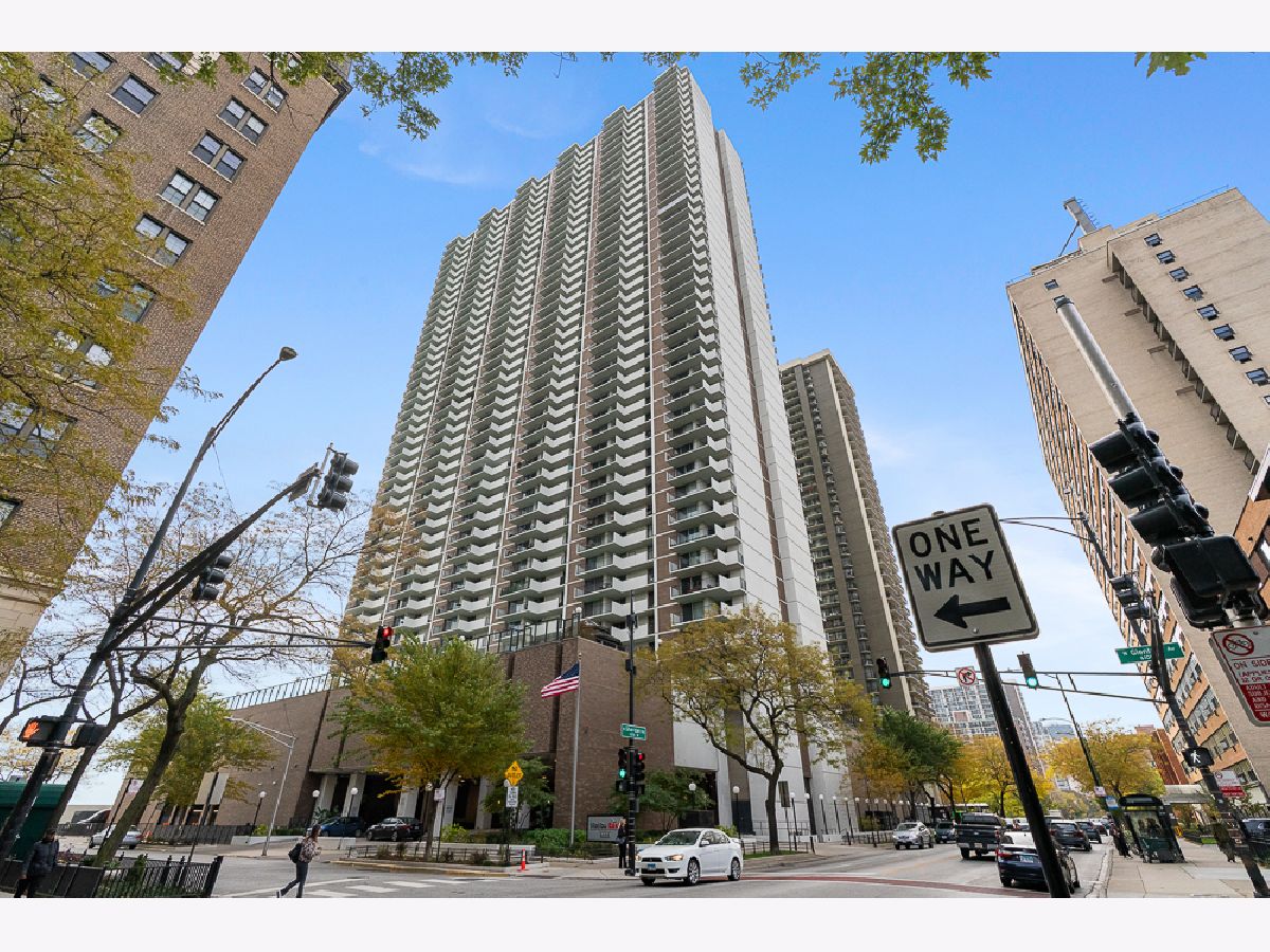  For Sale Chicago Illinois, 6033 Sheridan Road