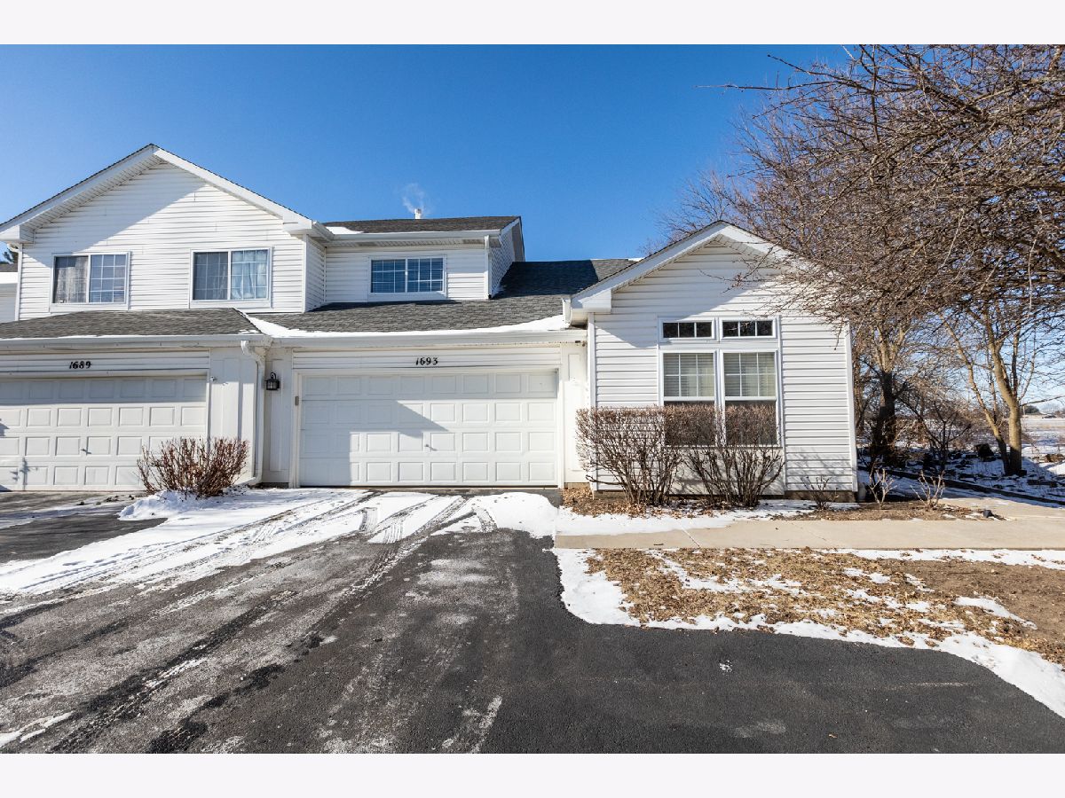 Townhomes & Homes For Sale Waterford Oaks North Aurora Illinois, 1693 Waterford Road