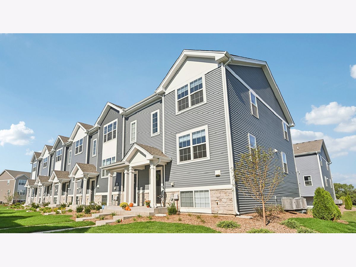  For Sale Hampshire Illinois, 911 Briar Glen Court