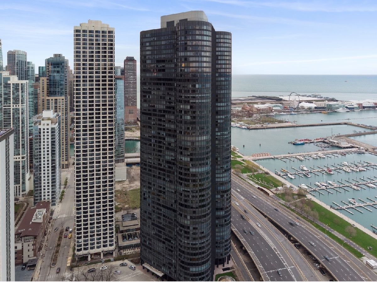 Condos & Townhomes For Sale Harbor Point Chicago Illinois, 155 Harbor Drive