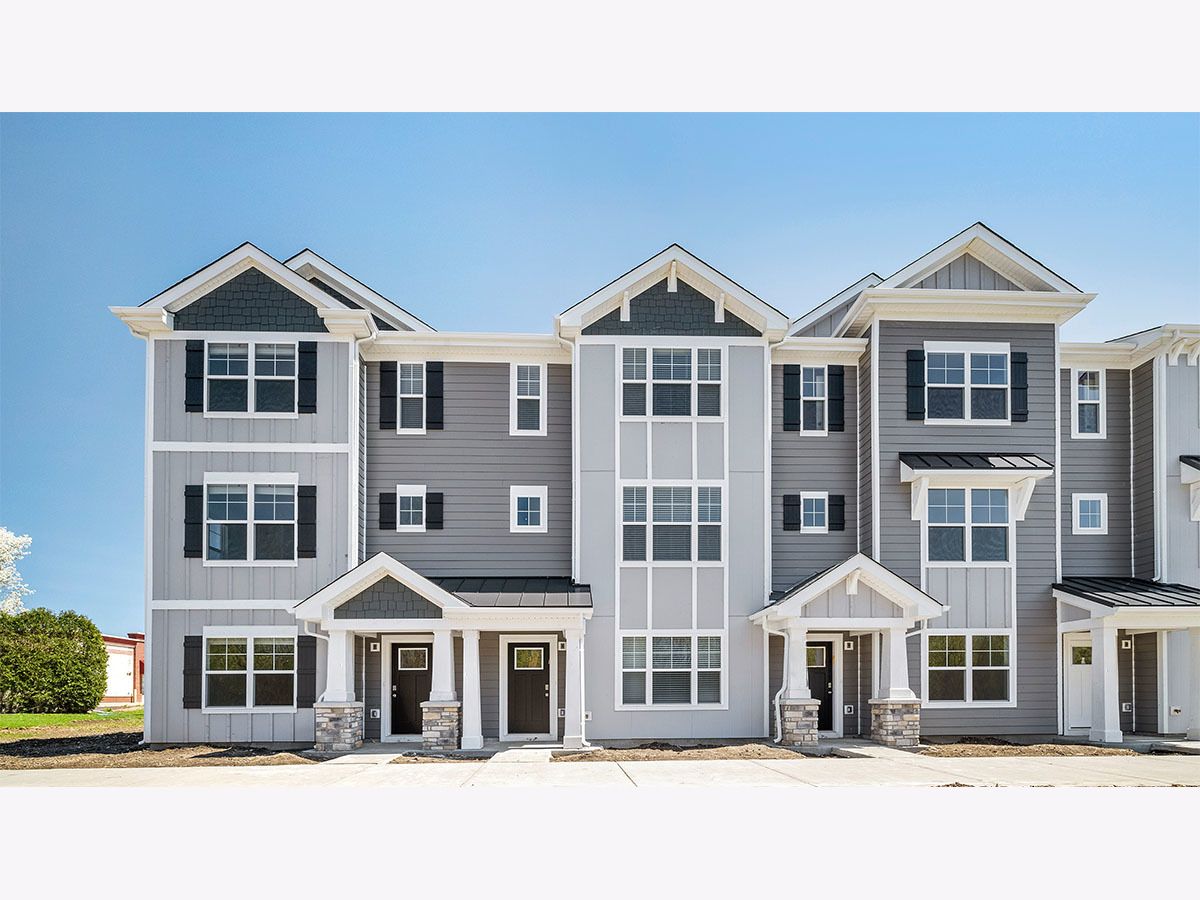 Condos & Townhomes For Sale The Townes At Oak Creek Mundelein Illinois, 565 Yosemite Way