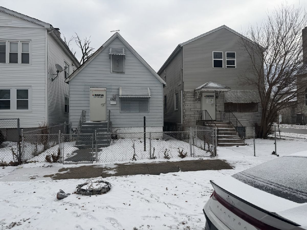  For Sale Chicago Illinois, 10623 Perry Avenue