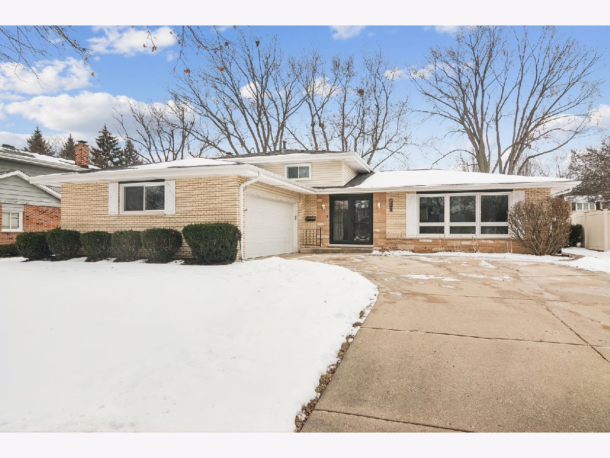 Homes For Sale Kenilwicke Palatine Illinois, 521 Balsam Lane