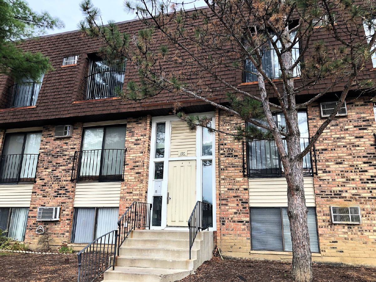 Condominiums For Rent Watersedge Glendale Heights Illinois, 190 Waters Edge