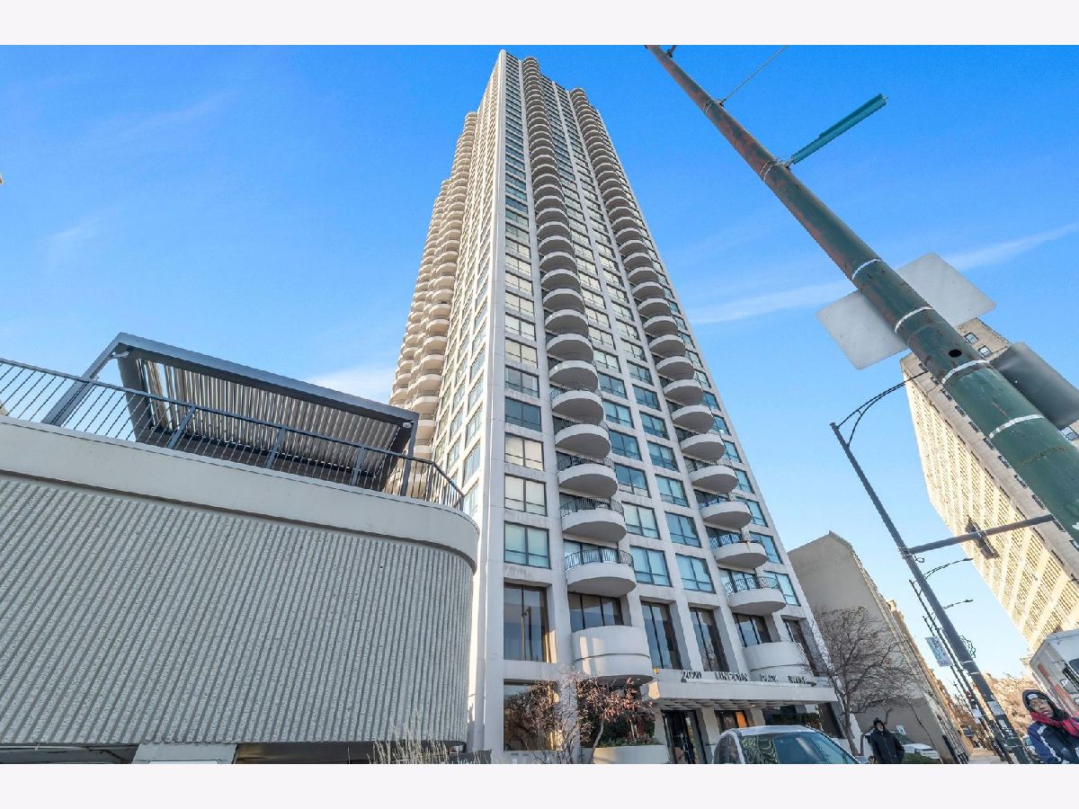  Rented Chicago Illinois, 2020 Lincoln Park West