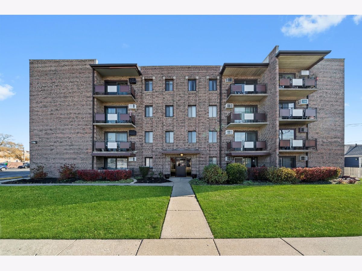  For Sale Bridgeview Illinois, 7945 Oketo Avenue