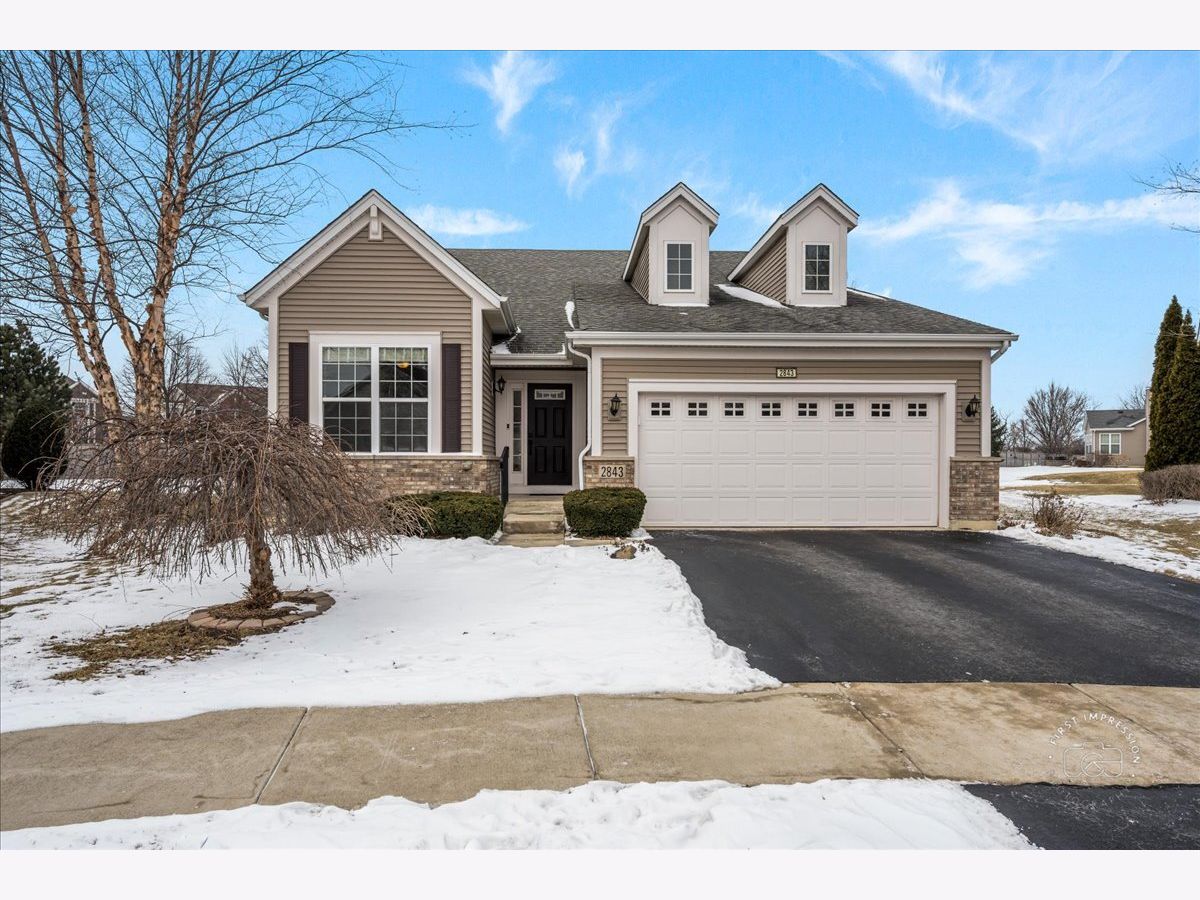 Townhomes & Condos & Homes For Sale Carillon Club Naperville Illinois, 2843 Hillcrest Circle