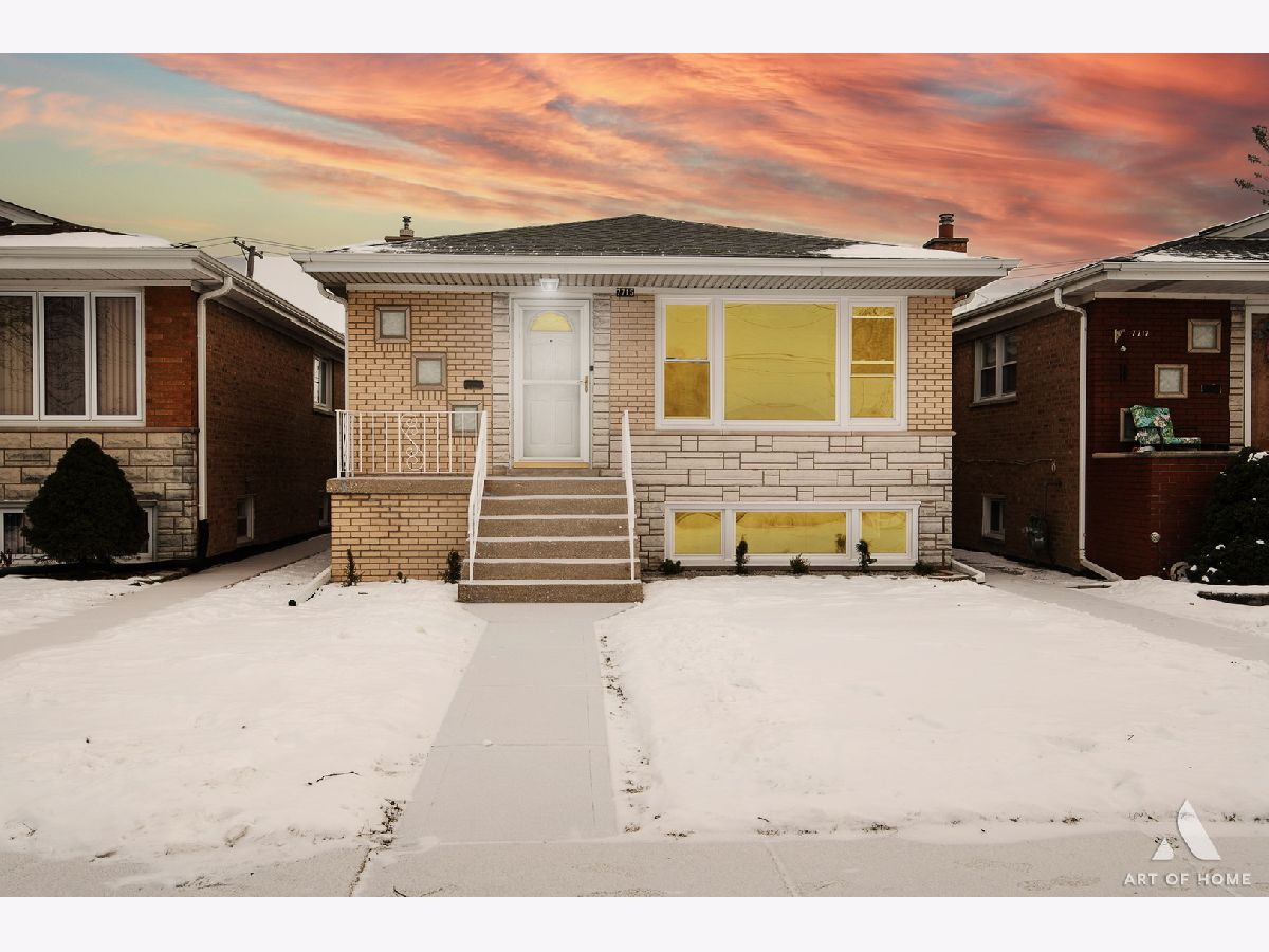  For Sale Burbank Illinois, 7715 New England Avenue