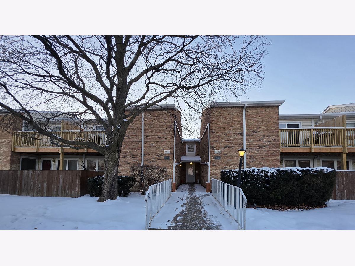 Townhomes & Condos For Sale Huntington Club Hoffman Estates Illinois, 1930 Kenilworth Circle