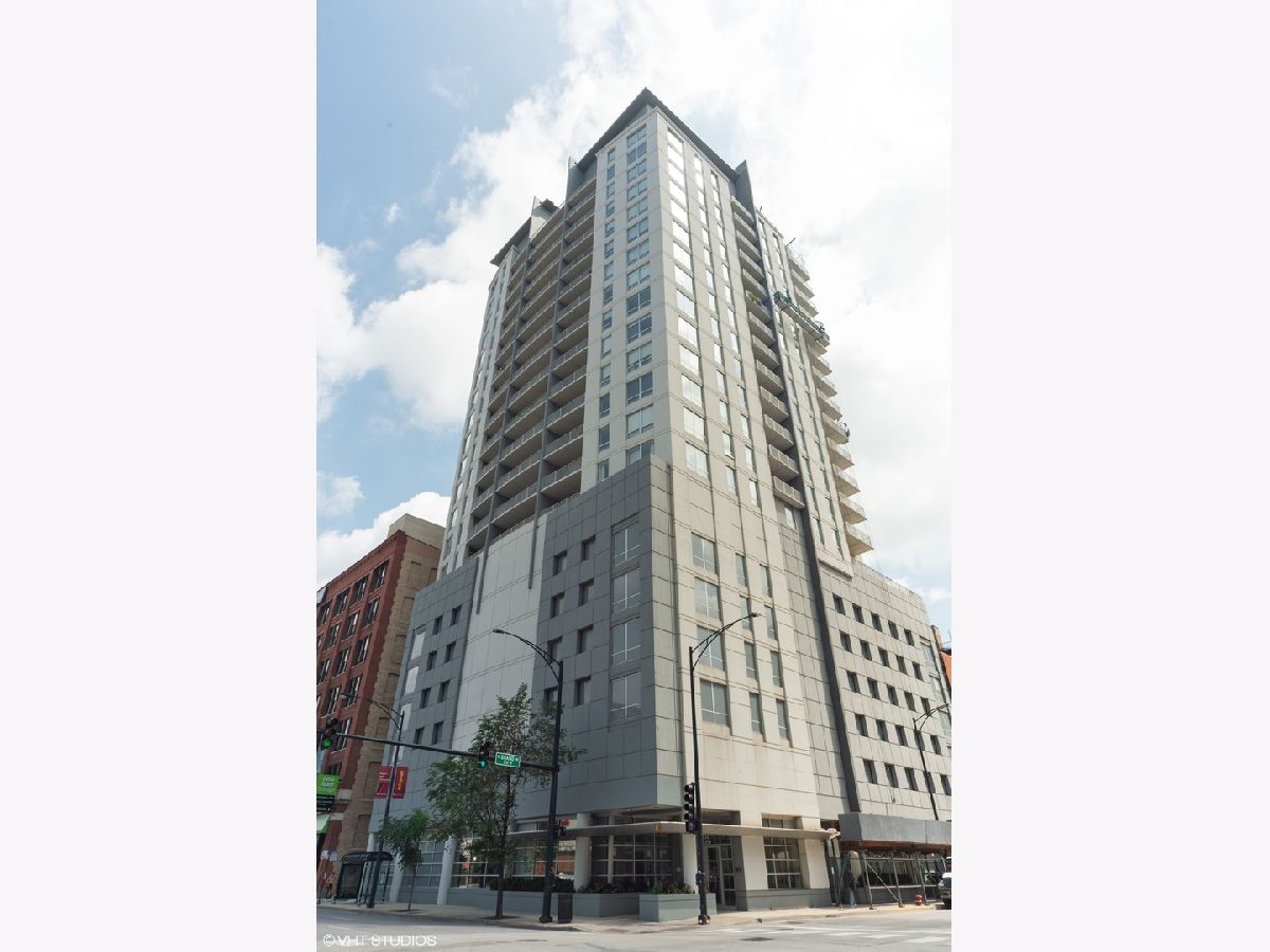 Condominiums Rented Grand Orleans Chicago Illinois, 330 Grand