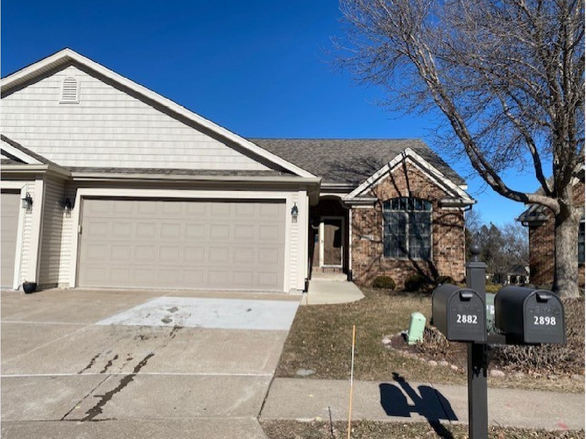  For Sale Bettendorf Iowa, 2882 Villa Court