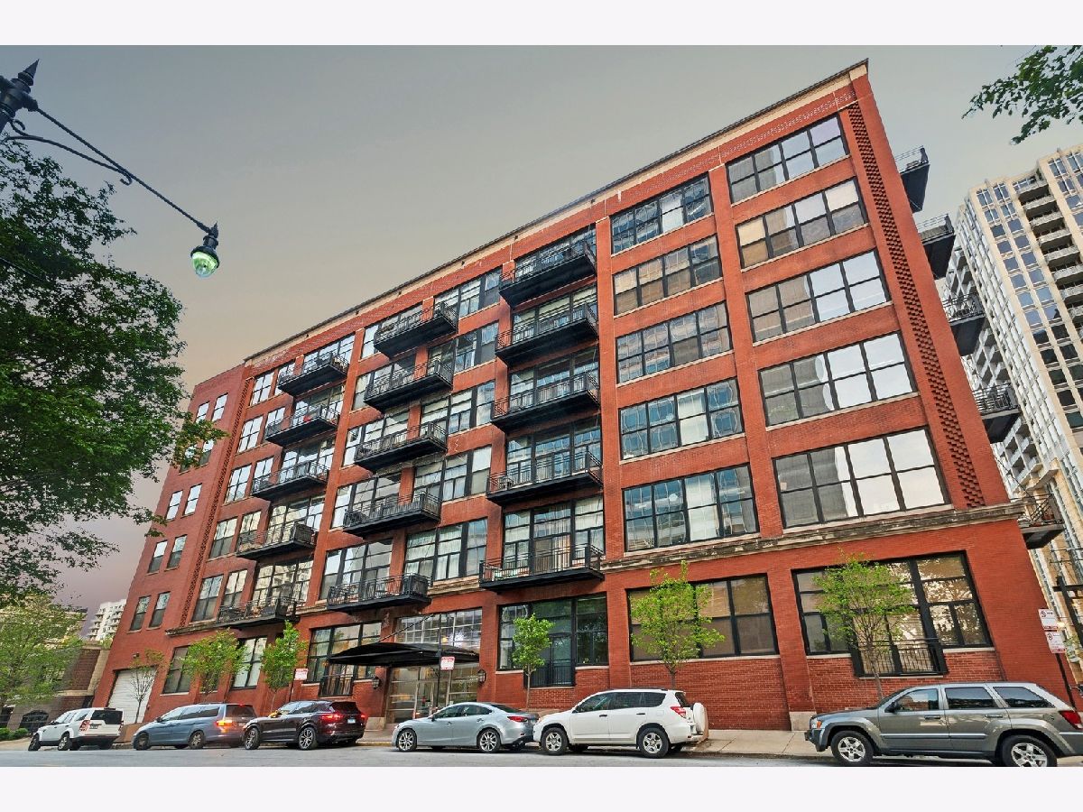  Rented Chicago Illinois, 525 Superior