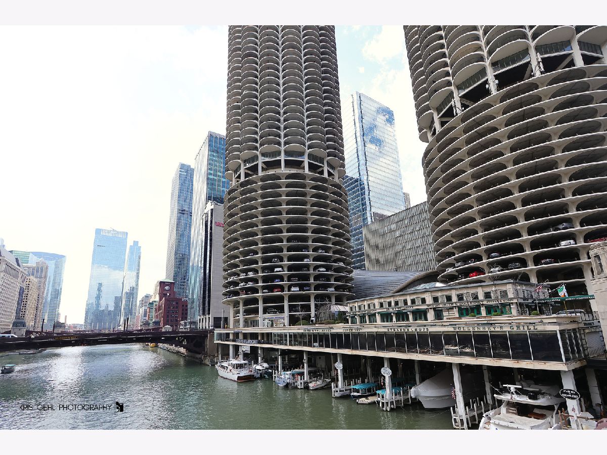 Condominiums For Sale Marina Towers Chicago Illinois, 300 State Street