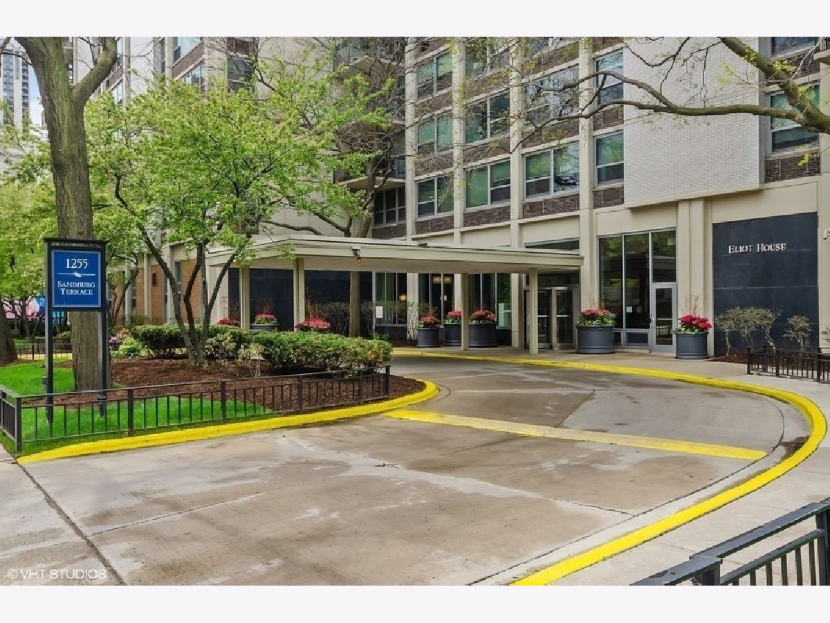 Condos & Townhomes For Sale Sandburg Village Chicago Illinois