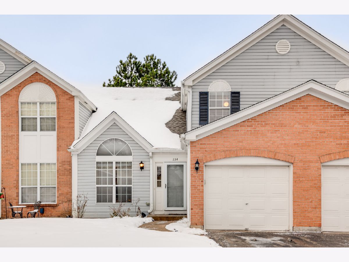 Townhomes & Homes For Sale Kensington Gurnee Illinois, 134 Heritage Court