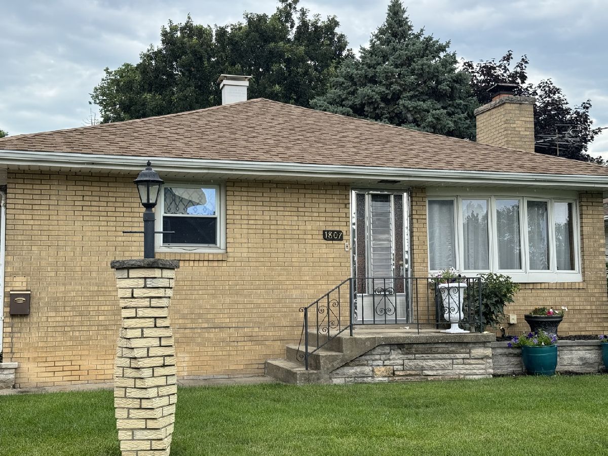  Rented Crest Hill Illinois, 1807 Oakland