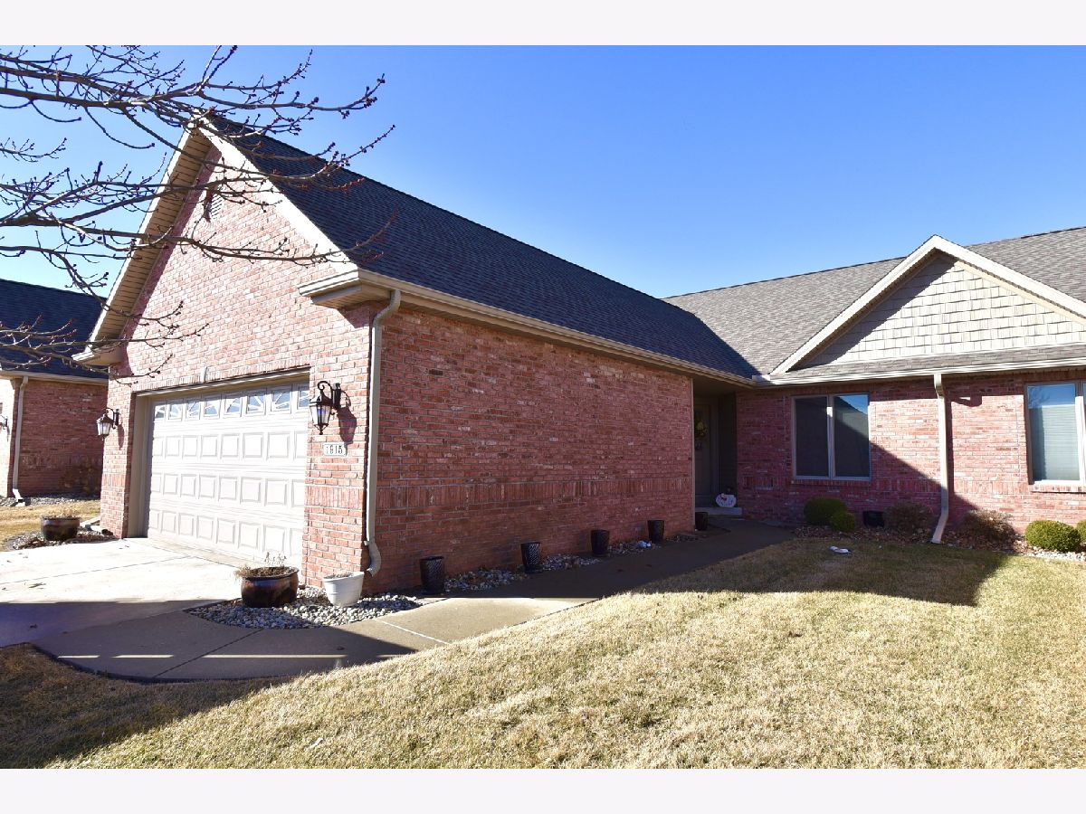 Condos & Townhomes & Homes For Sale Dunraven Bloomington Illinois, 1915 Dunraven Road