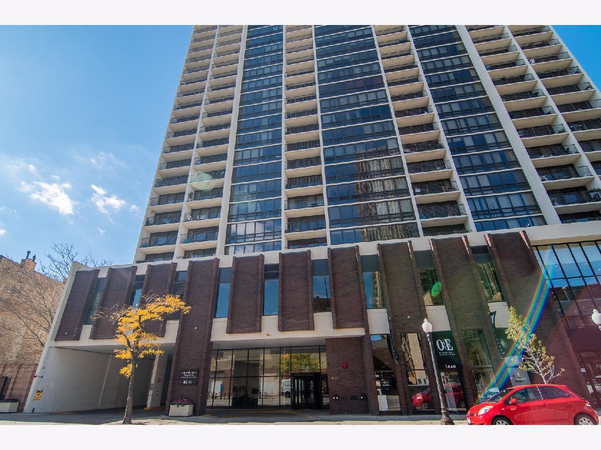 Condominiums Rented Americana Towers Chicago Illinois, 1636 Wells