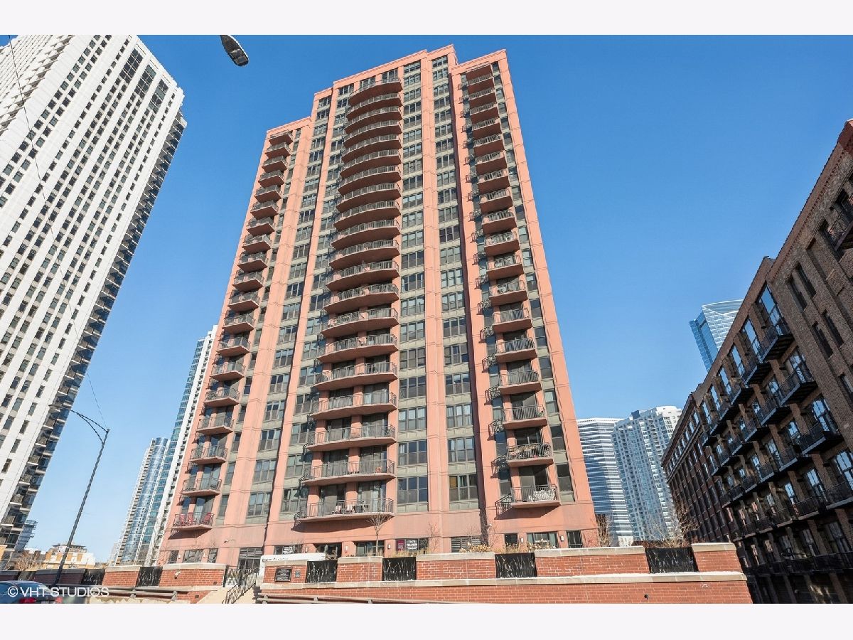 Condominiums For Rent Kinzie Station Chicago Illinois, 330 Jefferson