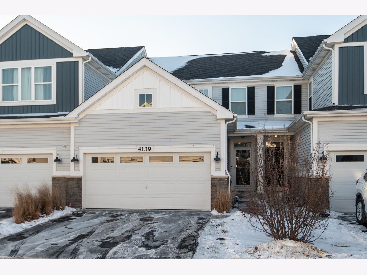 Condos & Townhomes For Sale Gramercy Square Aurora Illinois, 4139 Winslow Court