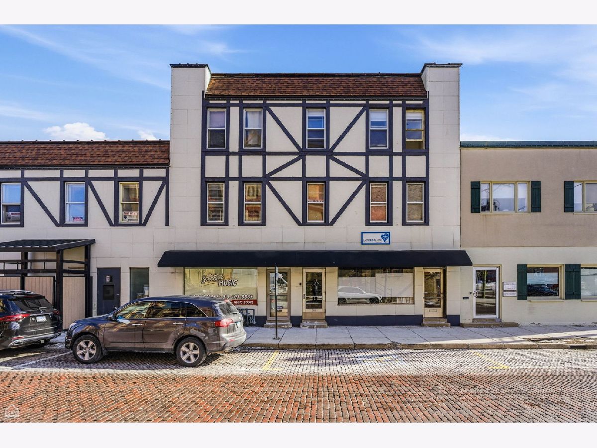  Rented Woodstock Illinois, 107 1/2 Dean