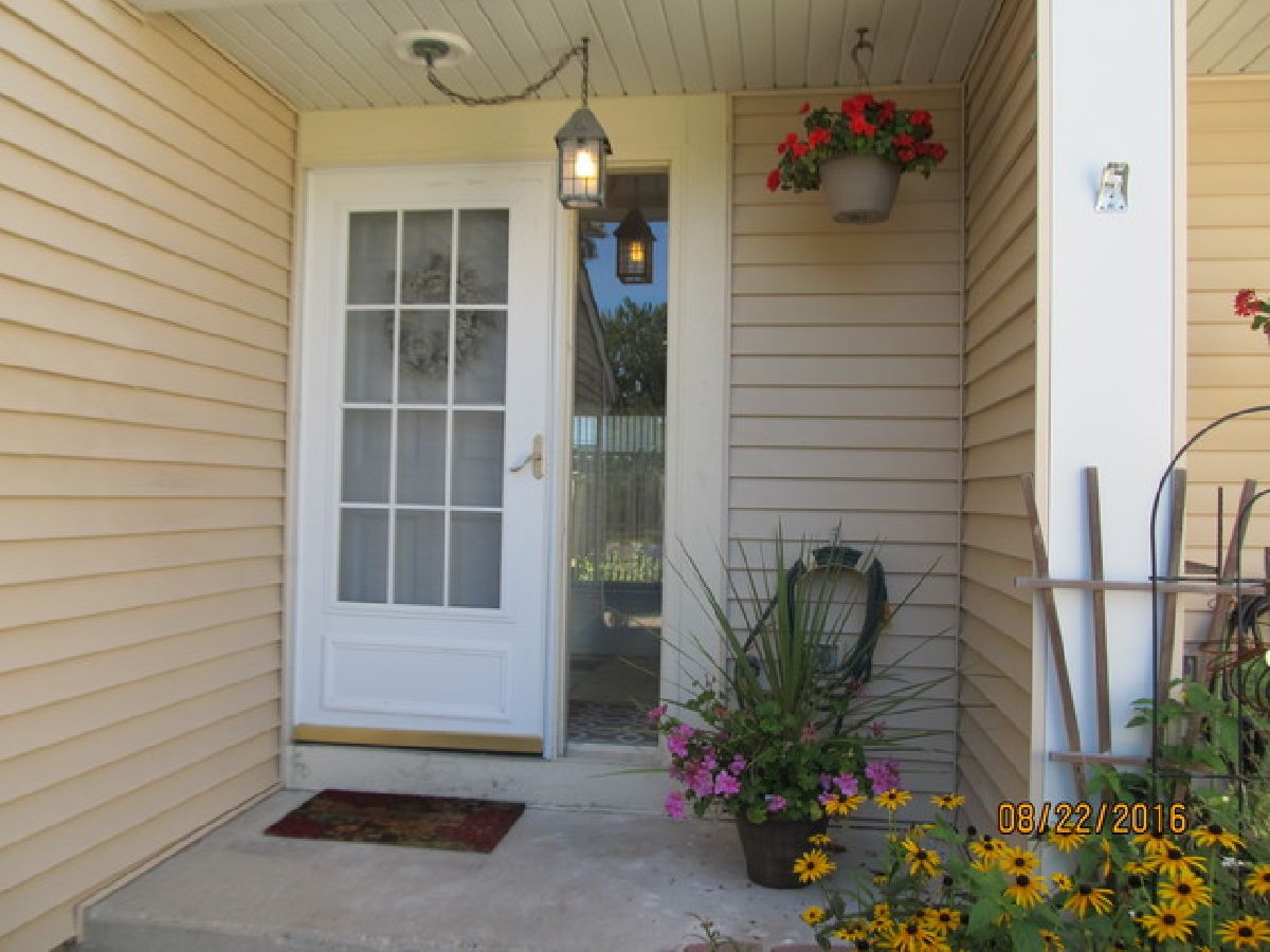 Townhomes & Condos & Homes For Sale Newport Village Carol Stream Illinois, 734 Colorado Court