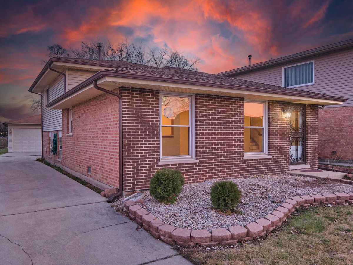  For Sale Country Club Hills Illinois, 18207 Ravisloe Terrace