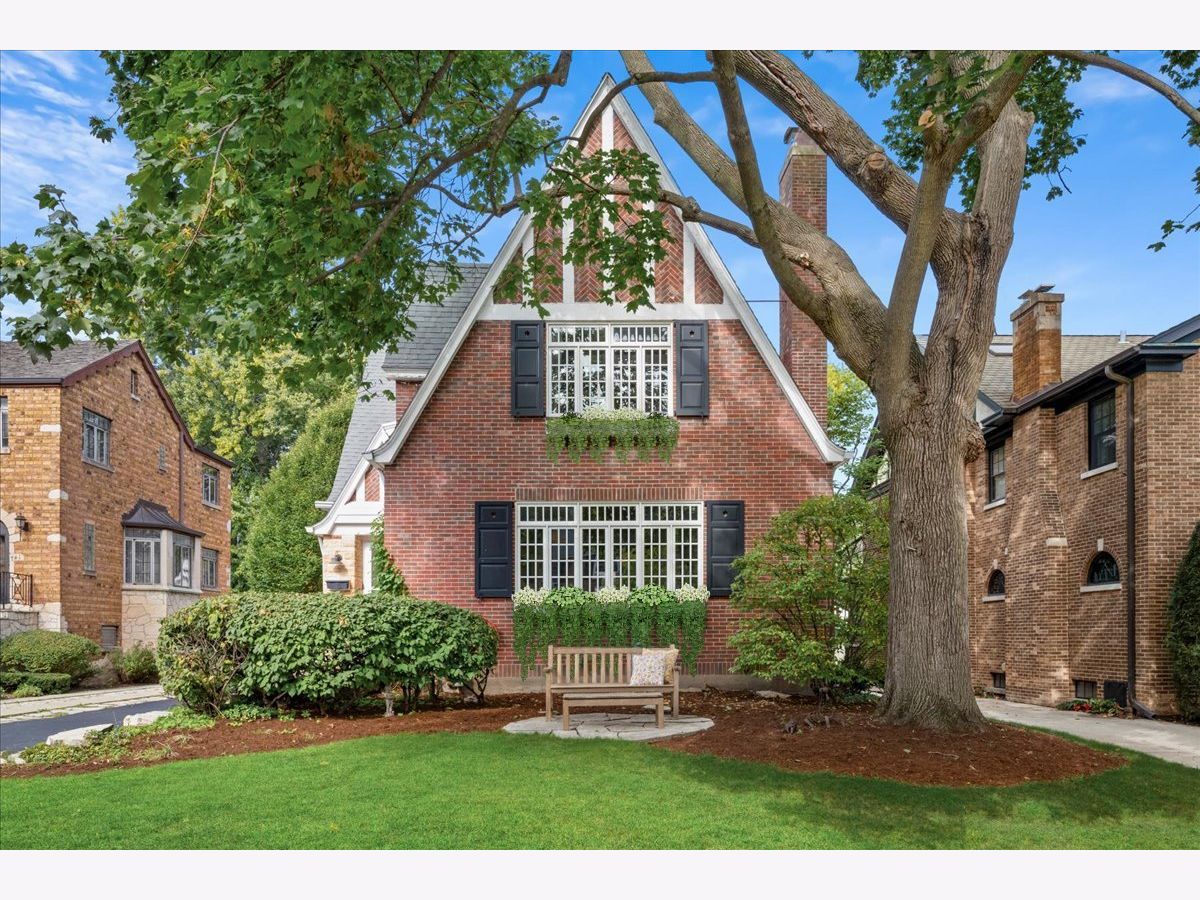  For Sale Kenilworth Illinois, 737 Maclean Avenue